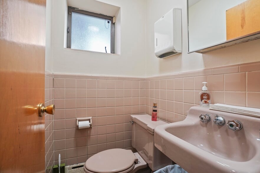 More Photos Of 72-41 Grand Ave, Flushing Medical For Lease