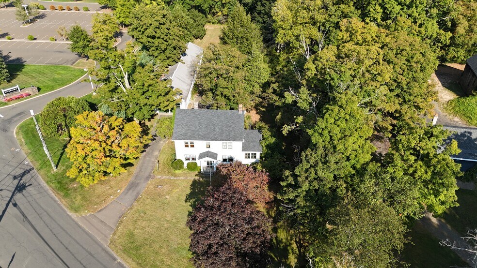 More Photos Of 2 Winslow pl, Simsbury Light Distribution For Sale