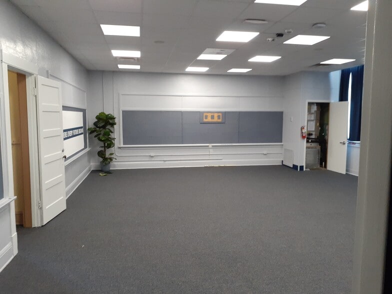 More Photos Of 801 N Wild Olive Ave, Daytona Beach Schools For Sale