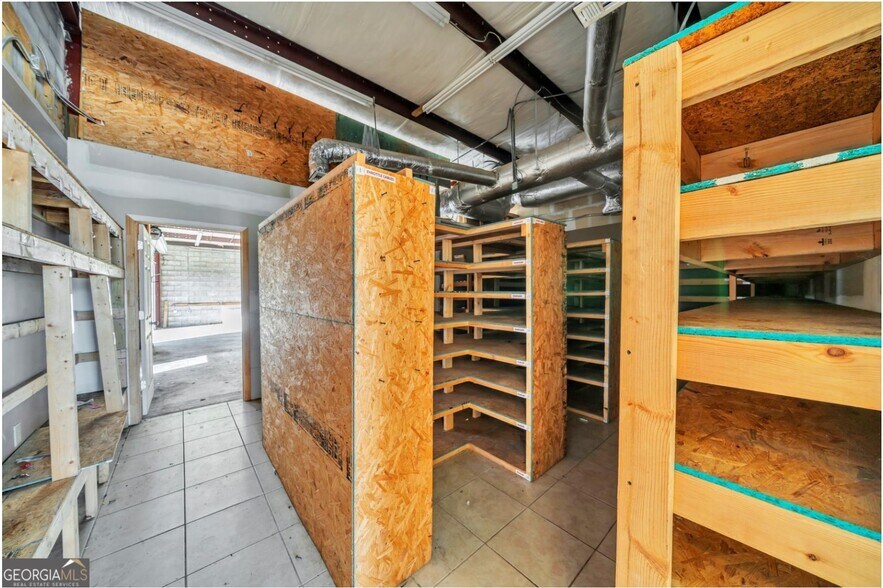 More Photos Of 905 Hillcrest Pky, Dublin Storefront For Sale