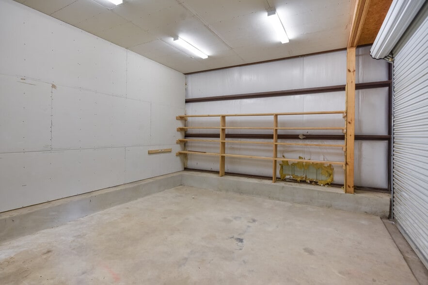 More Photos Of 15014 Iowa St, Austin Office Residential For Sale