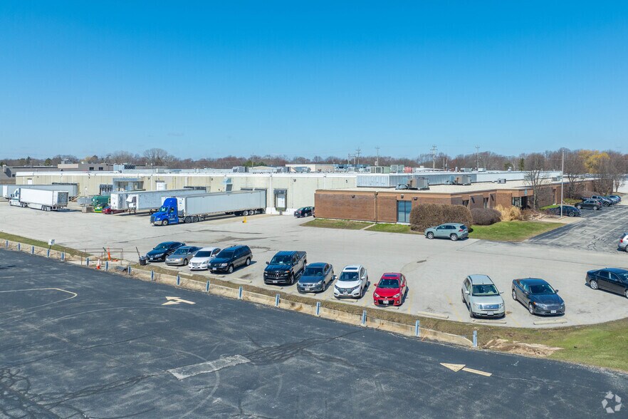 More Photos Of 9009 N 51st St, Brown Deer Manufacturing For Sale