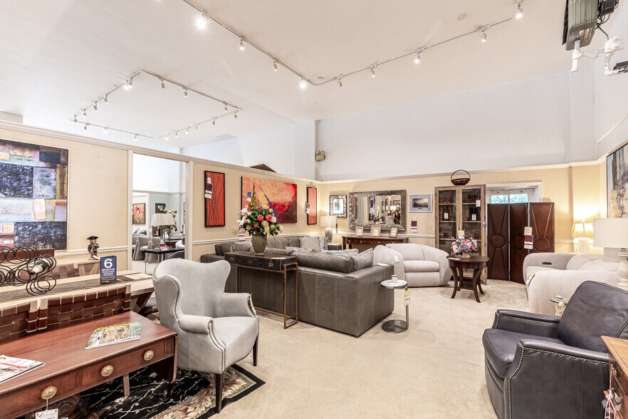 More Photos Of 830 Farmington Ave, West Hartford General Retail For Lease