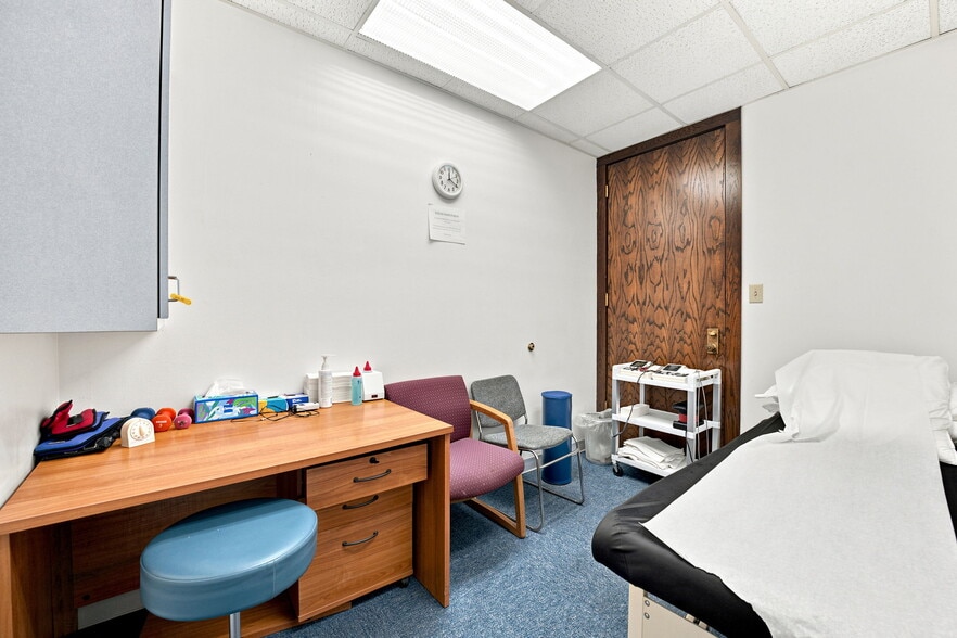 More Photos Of 4647 W 103 St, Oak Lawn Medical For Sale