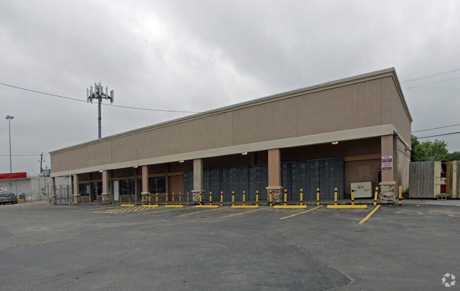 More Photos Of 702-710 Glenburnie Dr, Houston Freestanding For Lease