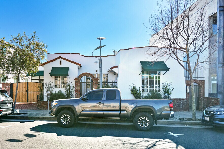 More Photos Of 1020 Pico Blvd, Santa Monica Storefront Retail Office For Lease