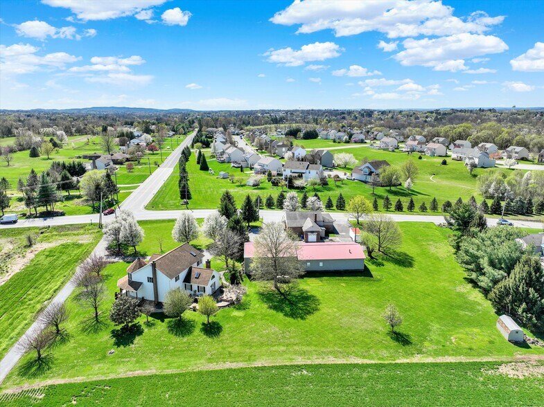 More Photos Of 2553 Roosevelt Ave, York Flex For Sale