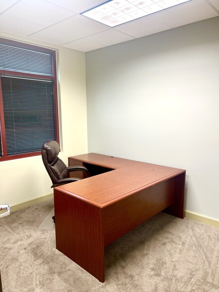 More Photos Of 213 Overlook Cir, Brentwood Office For Lease