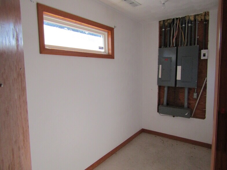 More Photos Of 150 Colonial Trl E, Surry Convenience Store For Sale