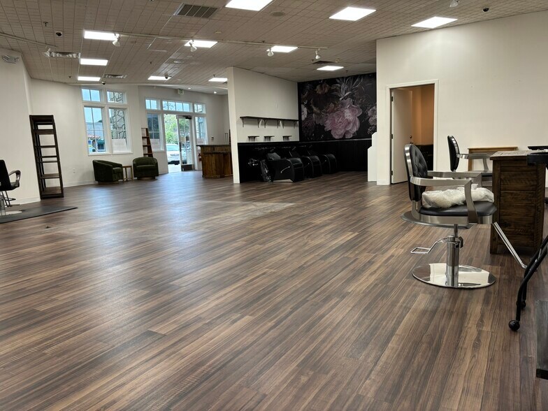 More Photos Of 451-465 Canyon del Rey Blvd, Del Rey Oaks Unknown For Lease