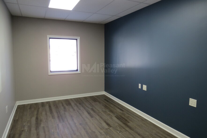 More Photos Of 675-685 High Grove Blvd, Akron Warehouse For Lease