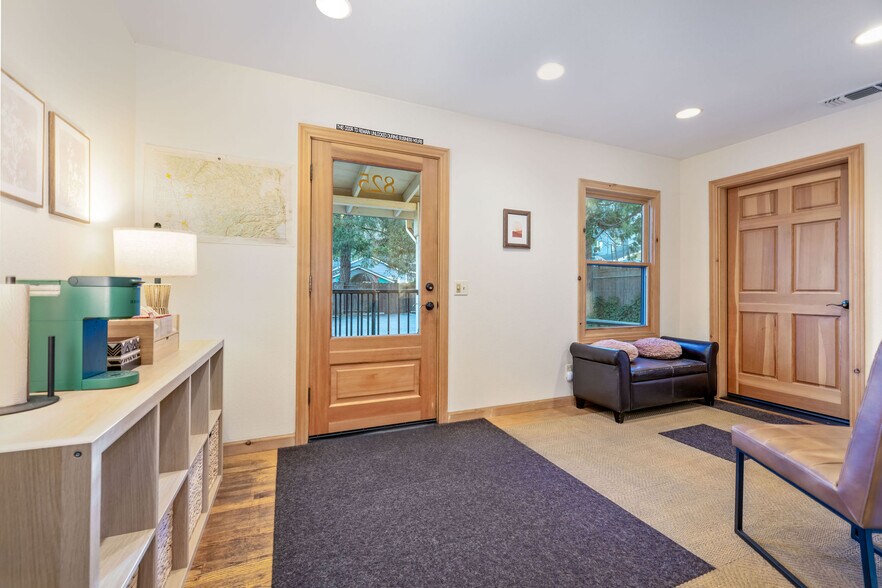 More Photos Of 825 Zion St, Nevada City Office For Sale