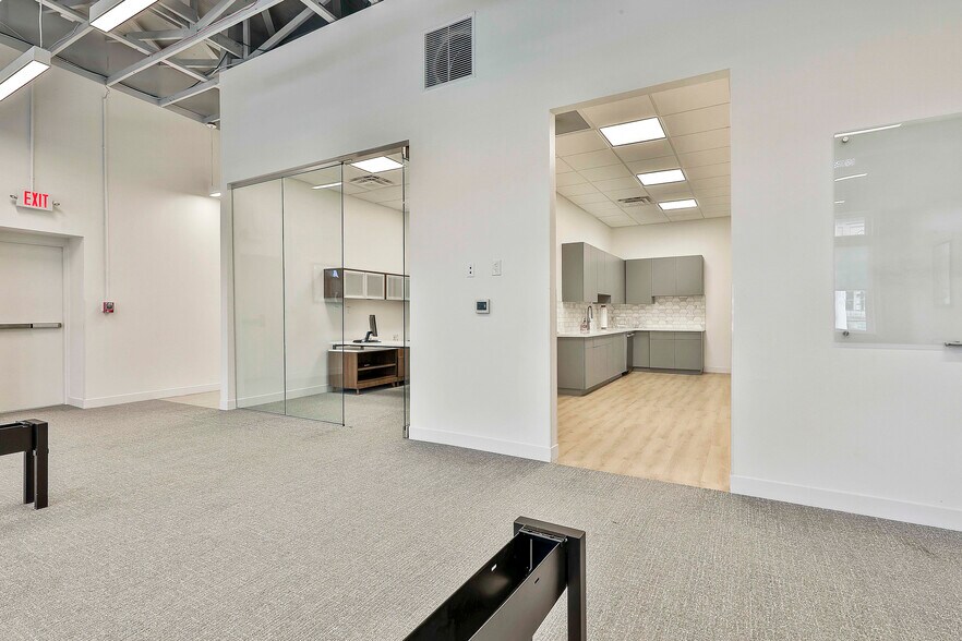 More Photos Of 6-8 E Court Sq, Newnan Medical For Lease