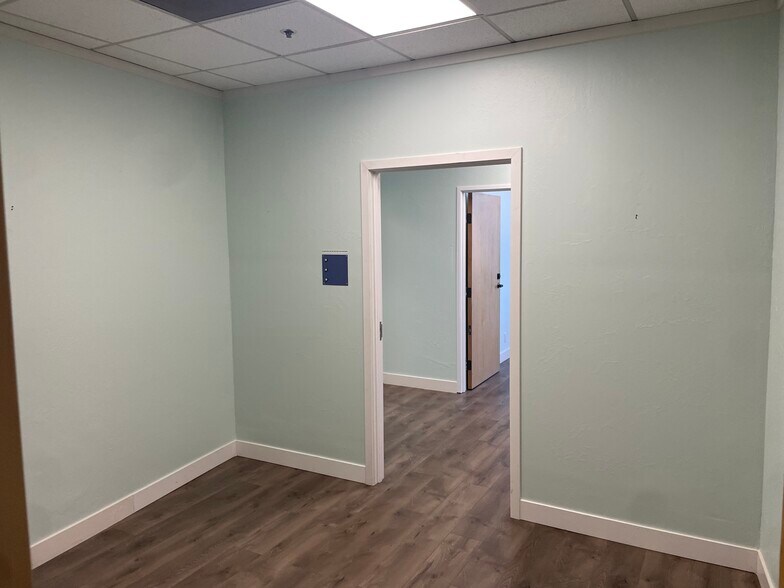 More Photos Of 1015 Chestnut Ave, Carlsbad Office For Sale