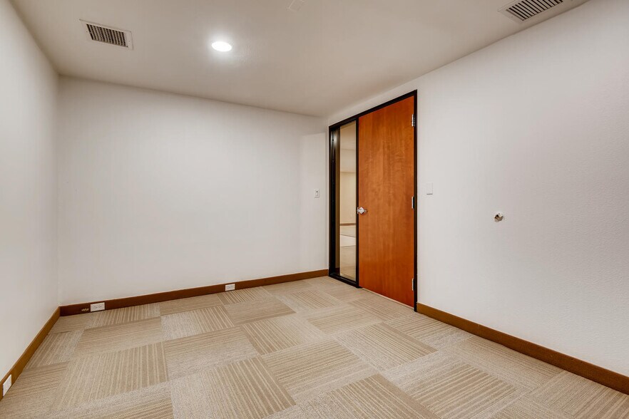 More Photos Of 228 S 4th St, Las Vegas Office For Sale