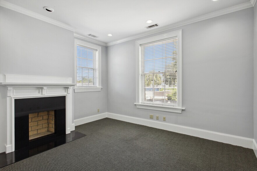 More Photos Of 1719 Abercorn St, Savannah Office Residential For Sale