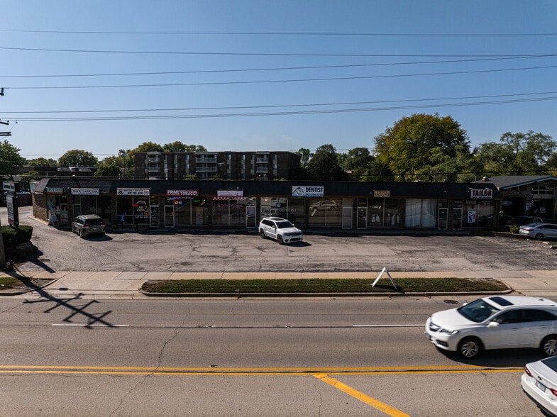 More Photos Of 805-813 W Rand Rd, Arlington Heights General Retail For Lease