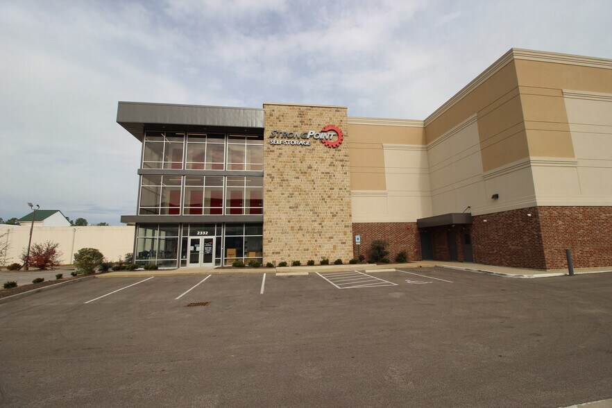 More Photos Of 2326 N Germantown Pky, Cordova Self Storage For Sale