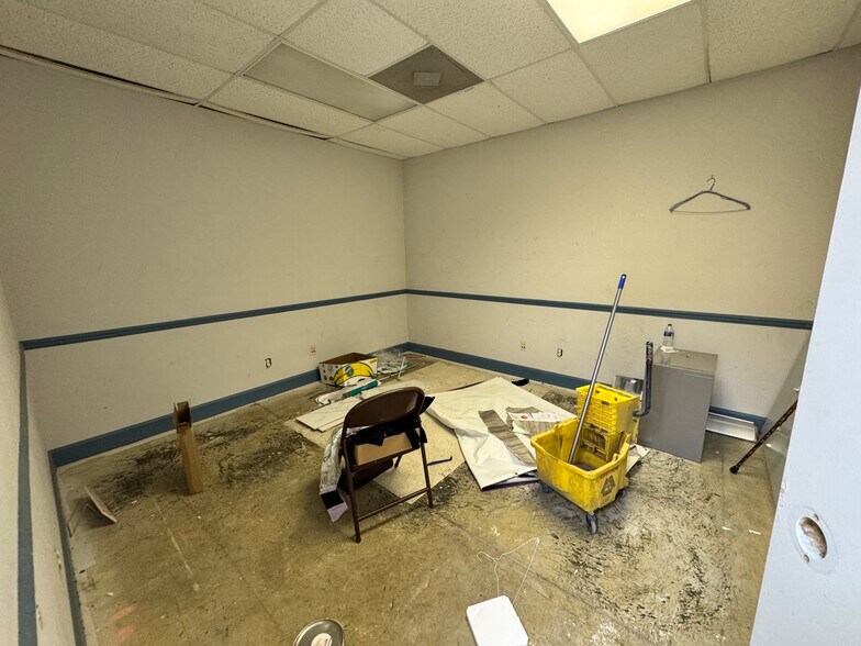 More Photos Of 421 N Gilmer Ave, Lanett General Retail For Sale