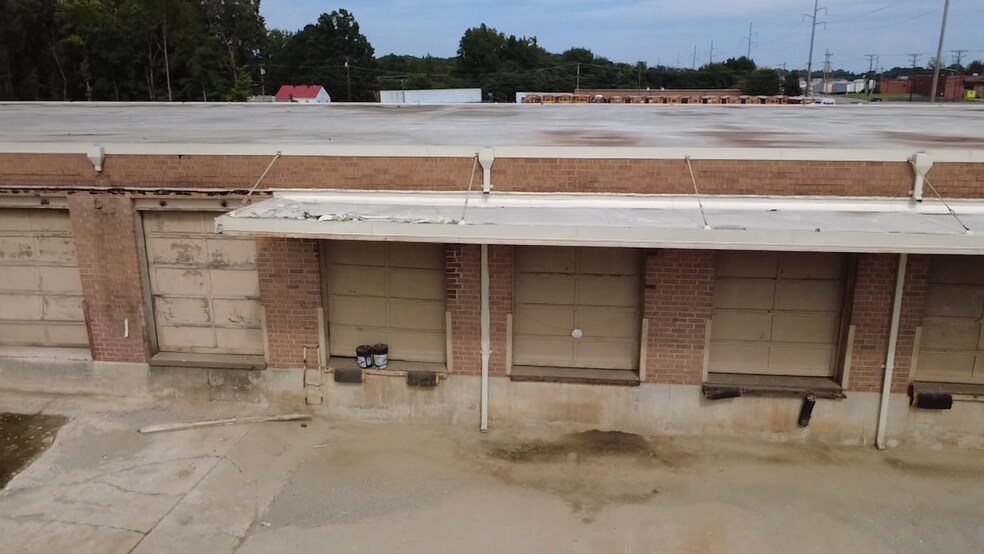 More Photos Of 900-920 W Fairfield Rd, High Point Warehouse For Lease