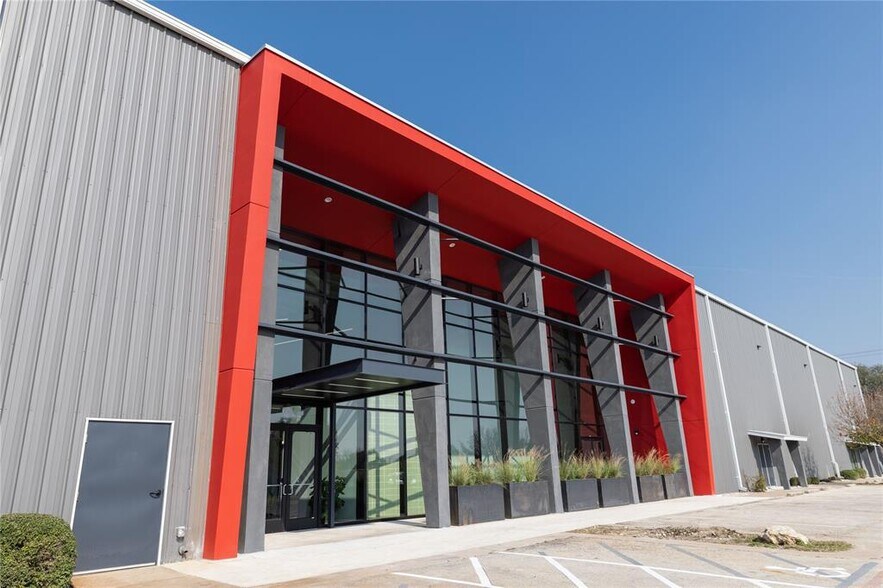 More Photos Of 1220 Toro Grande Dr, Cedar Park Light Distribution For Sale