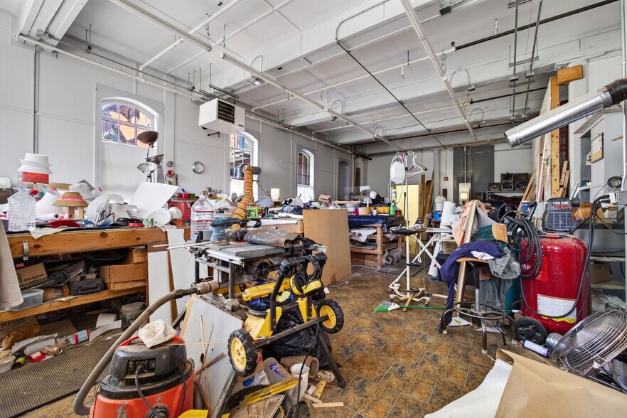More Photos Of 420 Park St, Housatonic Flex For Sale