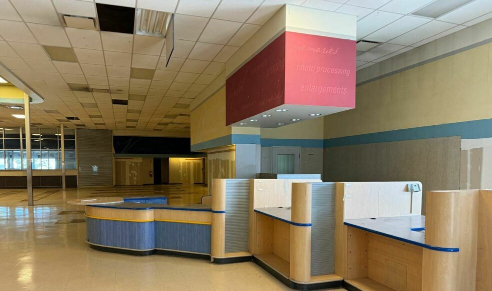 More Photos Of 350 Main St, Pennsburg Drugstore For Lease