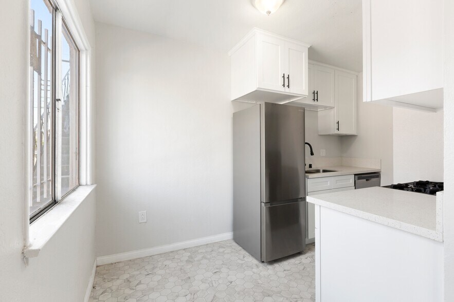 More Photos Of 4421 Wall St, Los Angeles Apartments For Sale