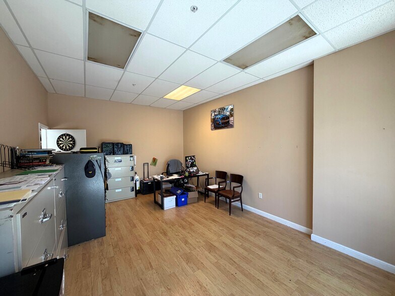 More Photos Of 3945 Tollhouse Dr, Naples Warehouse For Sale