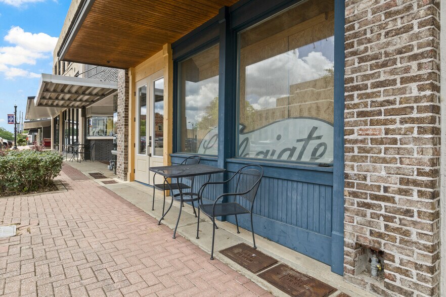 More Photos Of 209 N Jefferson Ave, Mount Pleasant Storefront For Sale