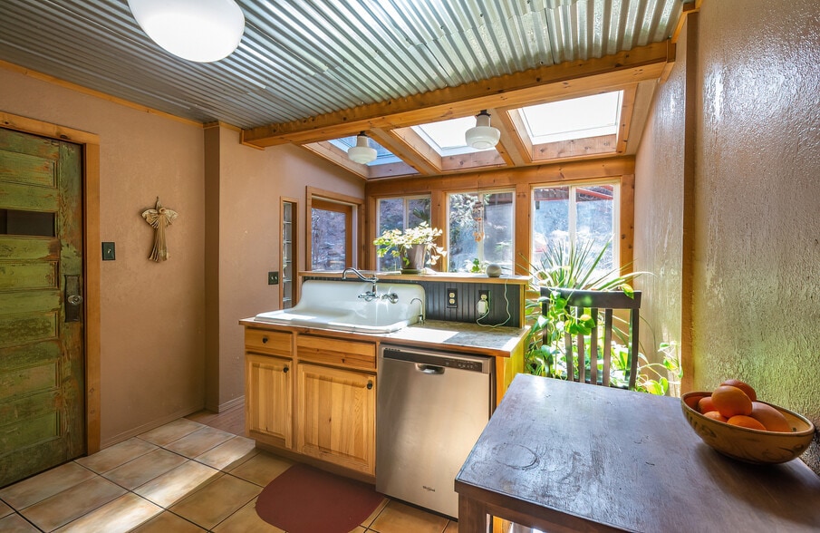 More Photos Of 627 Sudderth Dr, Ruidoso Hotel For Sale