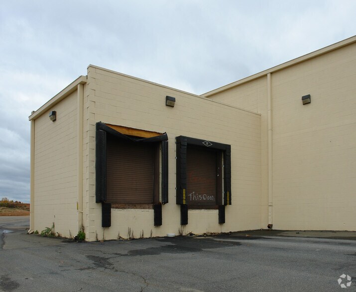 More Photos Of 614 L-614 T S Main St, King Unknown For Lease