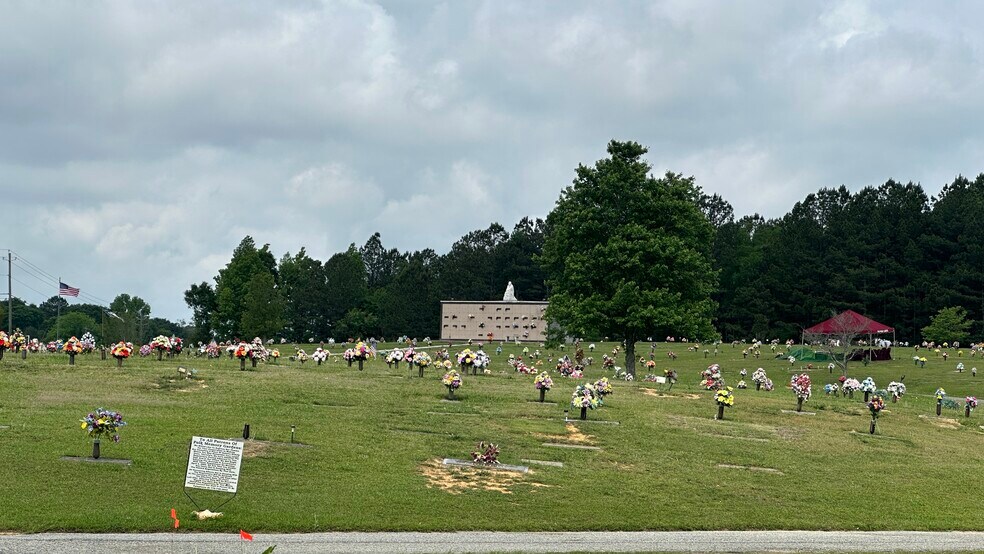 More Photos Of 2245 Rockmart Hwy, Cedartown Cemetery Mausoleum For Sale