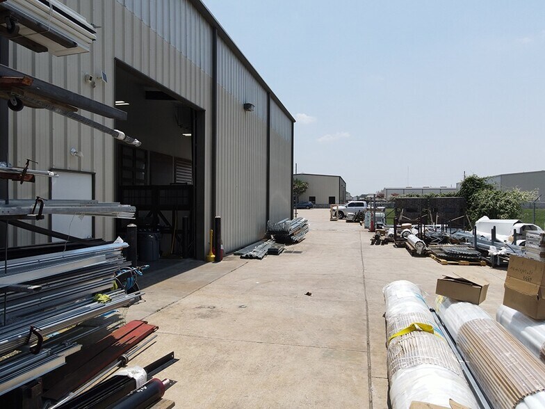 More Photos Of 6758 Bourgeois Rd, Houston Warehouse For Sale