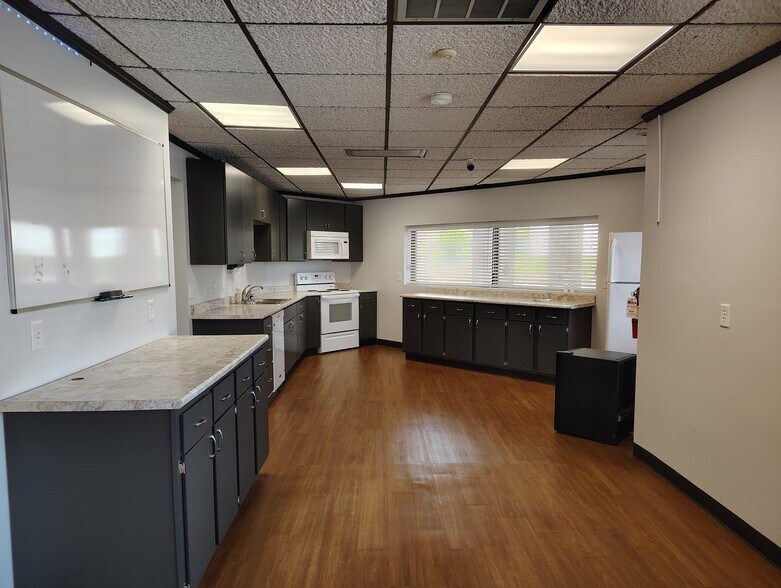 More Photos Of 1210 Celina Rd, Saint Marys Office For Sale