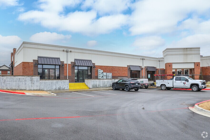 More Photos Of 161 S Riverfront Dr, Jenks General Retail For Lease