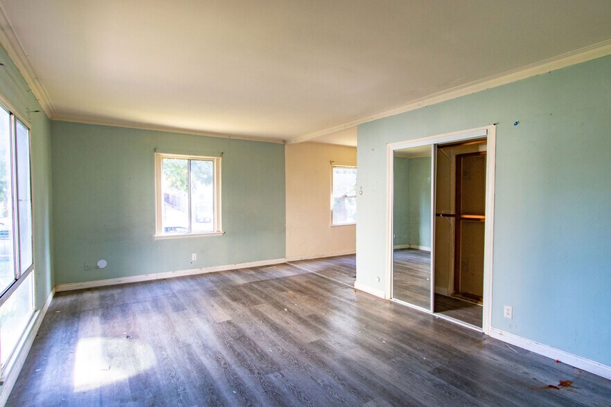 More Photos Of 201-207 S Kenmore Ave, Los Angeles Apartments For Sale