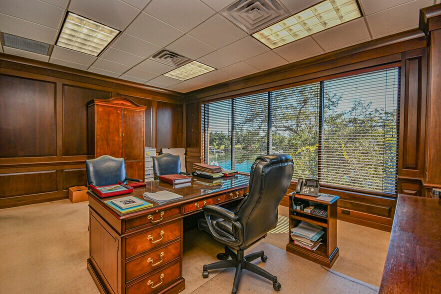 More Photos Of 220 Mckenzie Ave, Panama City Office For Sale