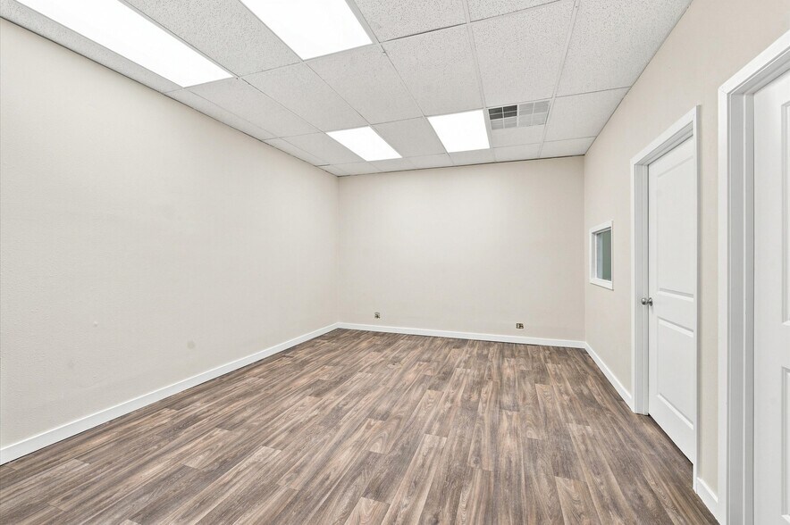 More Photos Of 1440 Cedar Post Ln, Houston Warehouse For Sale