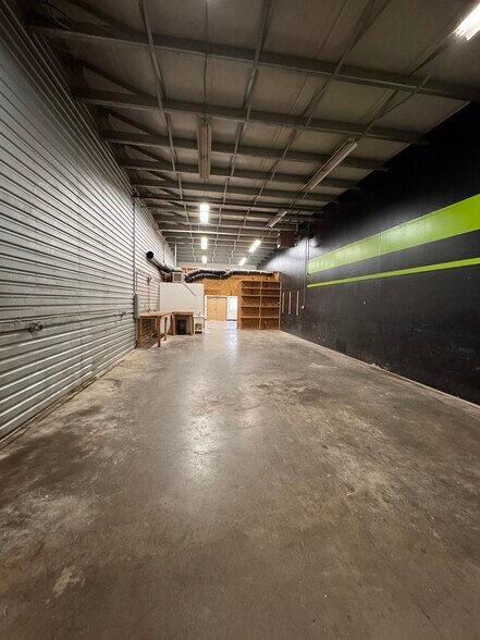 More Photos Of 7352 Greenridge Rd, Windsor Warehouse For Sale