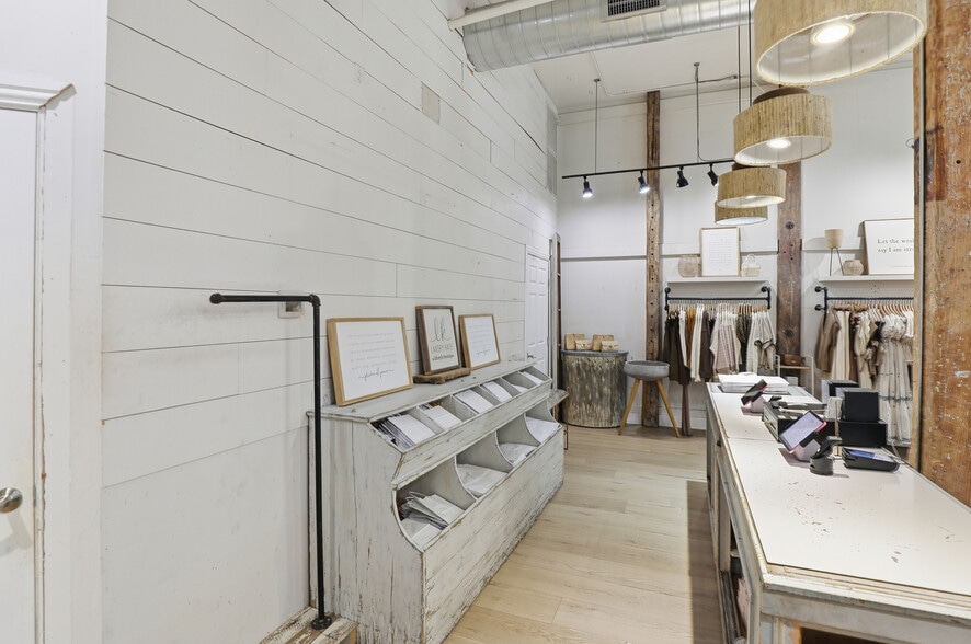 More Photos Of 101 W Louisiana St, McKinney Storefront Retail Office For Lease