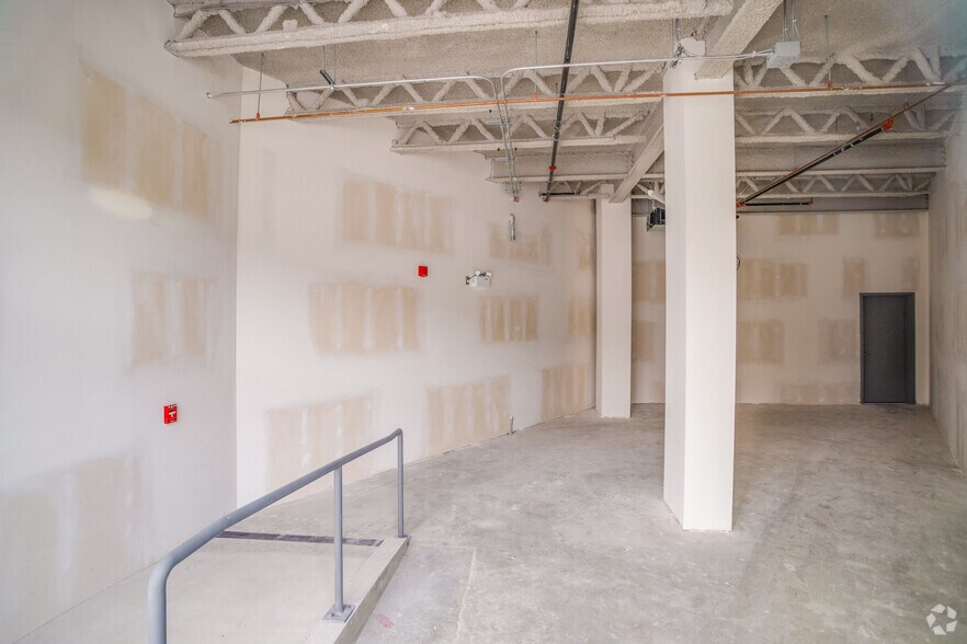 More Photos Of 3333 Bridgeway St, Vancouver Light Distribution For Lease