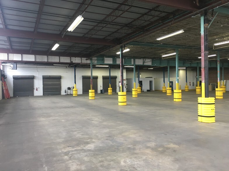 More Photos Of 6100 Centennial Blvd, Nashville Warehouse For Lease