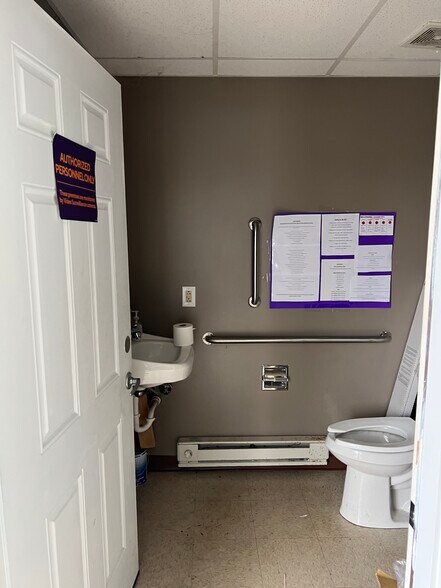 More Photos Of 2002 Genesee St, Utica Restaurant For Lease