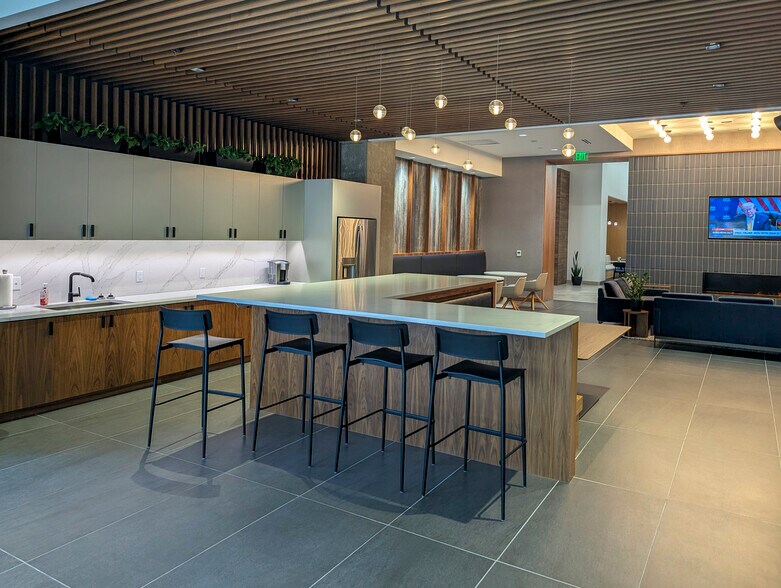 More Photos Of 215 S State St, Salt Lake City Office For Lease