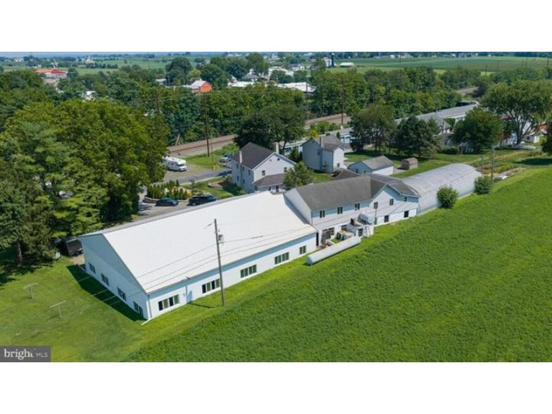 More Photos Of 240 Railroad Ave, Bird In Hand Flex For Sale
