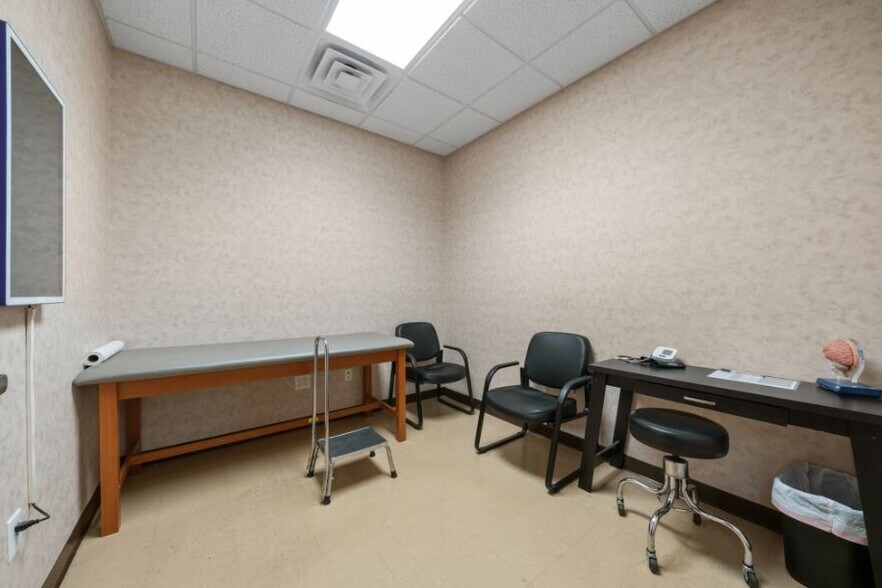 More Photos Of 781 Weatherly Dr, Clarksville Medical For Sale