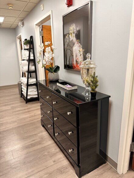 More Photos Of 1810 Erie Blvd E, Syracuse Office For Sale