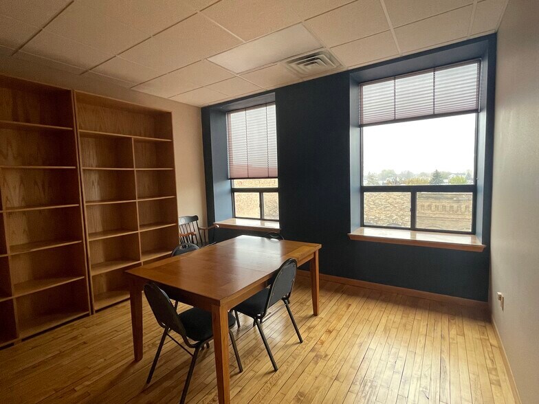 More Photos Of 600 S Main St, Oshkosh Office For Lease