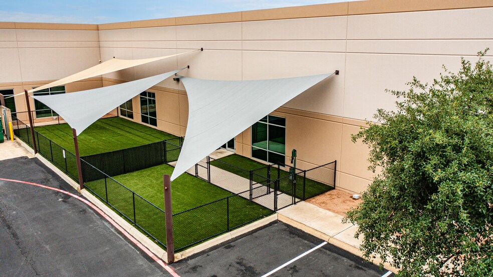 More Photos Of 654 Richland Hills Dr, San Antonio Office For Sale
